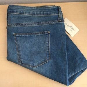 Universal Thread Women’s Mid Rise Jeggings